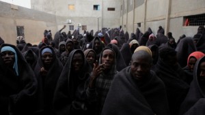 S'échapper de l'enfer : les prisons pour migrants en Libye