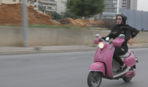 La fille au scooter