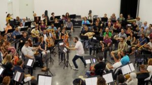 That-Orchestra-with-the-Broken-Instruments
